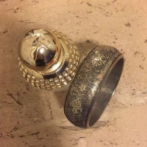 Silver bracket with lace imprint